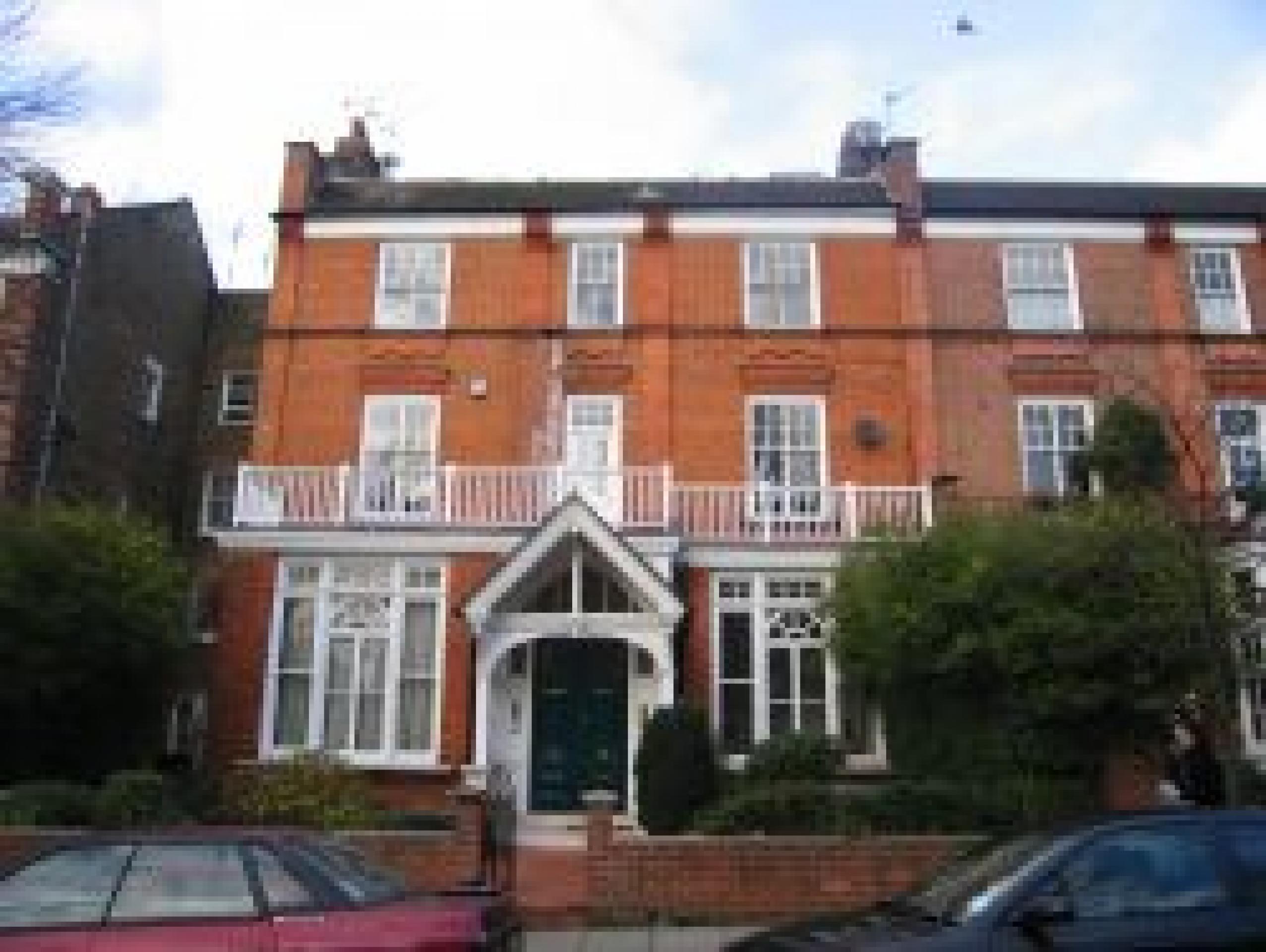 			NEW ON!, Studio Apartment, 1 bath, 1 reception Flat			 Oxford Gardens, NOTTING HILL W10 W10